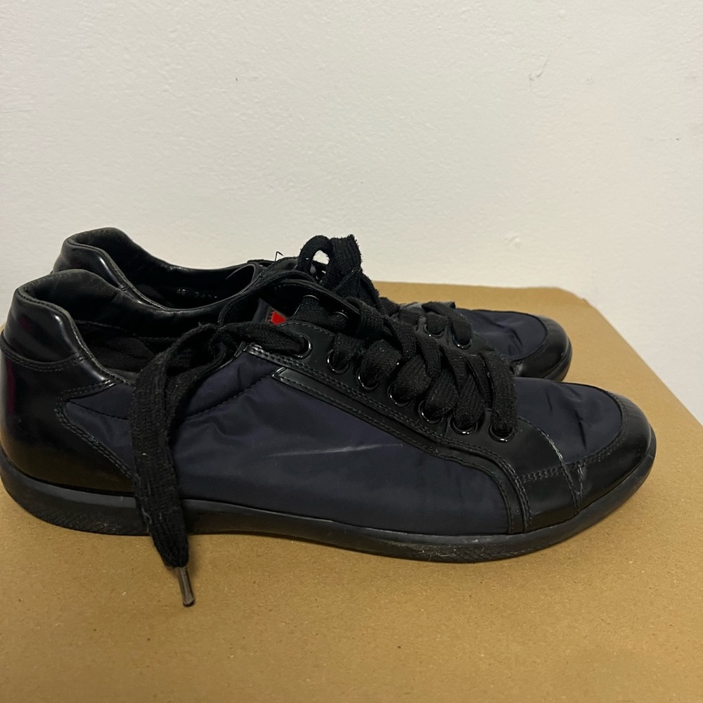 PRADA - Picture 1 of 7